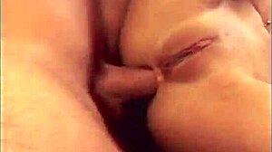Bebê de tetas naturais tem sua buceta dedilhada e fodida em vídeo HD