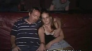 جنس جماعي مع صديقة سابقة ومنحرف مجهول في مسرح البورنو