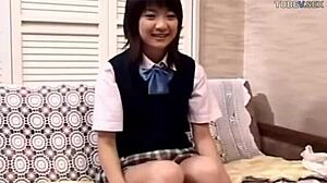 طالبة المدرسة Saotome Fukushi تصبح شقية مع ألعابها المفضلة