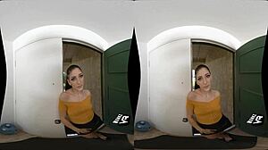 Virtuellt sex med små bröst och stor kuk i HD-video