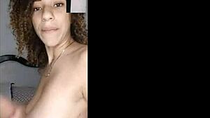 Stor røv og naturlige bryster: Et webcam show med en cubansk fætter