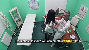 Pacientul european sexy este futut de doctor în spital