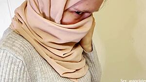 Chica musulmana es follada por un hombre árabe en público