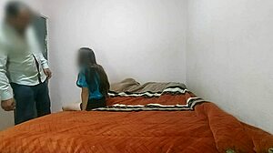 Δείτε μια Μεξικανή έφηβη να κάνει άνευ όρων σεξ σε δημόσιο χώρο
