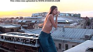 Čutna ruska lepotica Sofy B razkazuje svoje lepo telo v javnosti