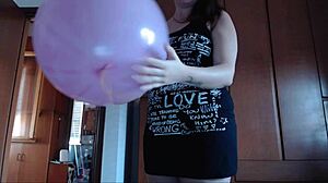 Jelajahi dunia balon dengan koleksi 69 video ini