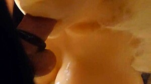 POV-video av bystig sexdocka som får oral njutning