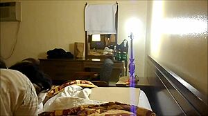 ब्रूनेट टीन Turquoises होटल के कमरे का अनुभव।