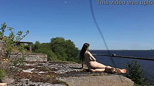 Ekte militærtrening med nakenskyttere på Totleben Island
