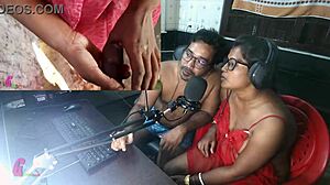 Indickí učitelia v outdoorovom dobrodružstve so vzrušujúcou pornohviezdou