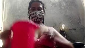 Бангладешка красавица се изправя срещу голям член в хардкор видео
